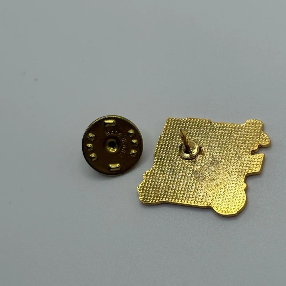 Vintage 1992 World Series Champions Toronto Blue Jays Lapel Pin MLB - Picture 4 of 4